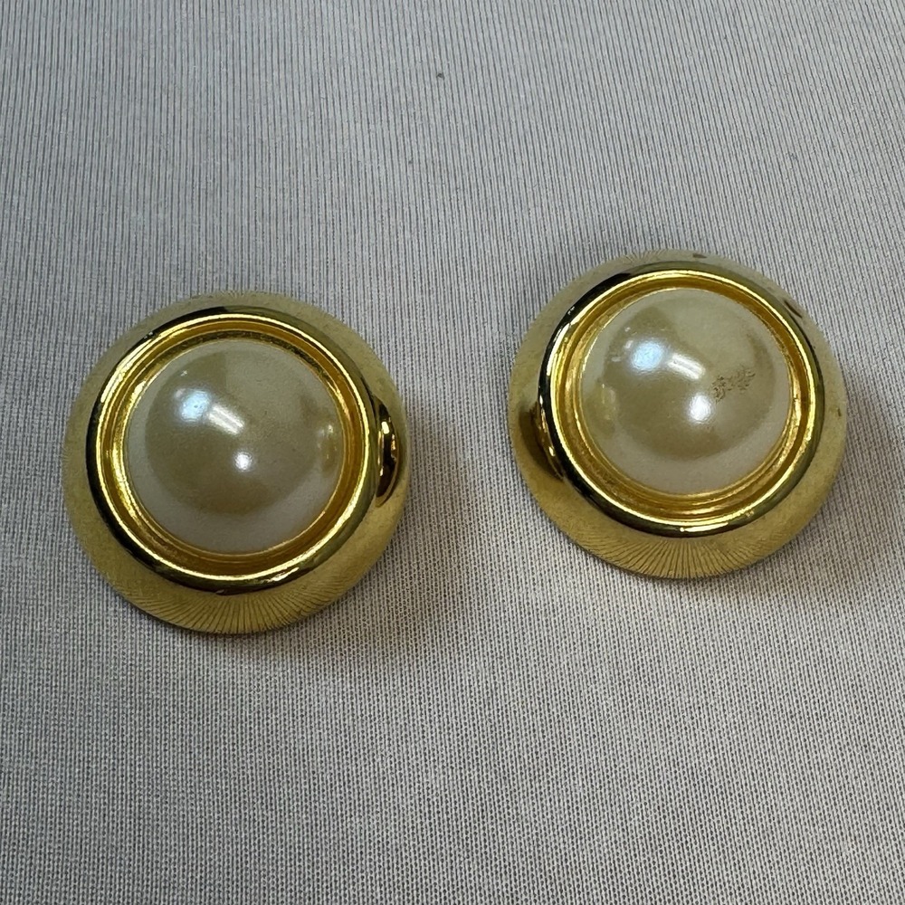 Mid Century Vintage Gold‎ Tone Round Faux Pearl Clip Earrings